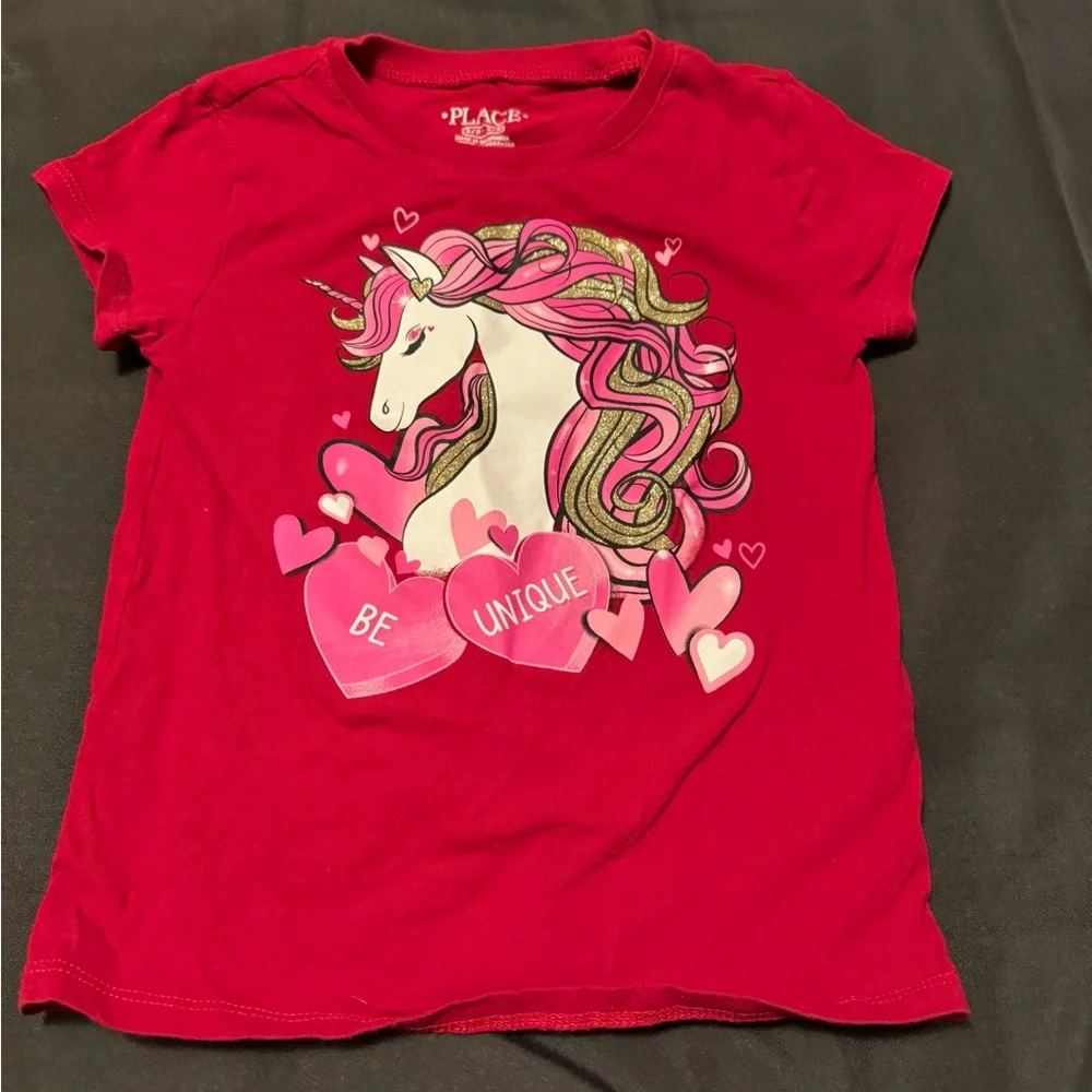 The Children’s Place Girls Red Unicorn Heart Graphic Tee Size 5/6
